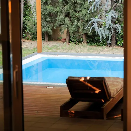 Pool And Retreat Willa