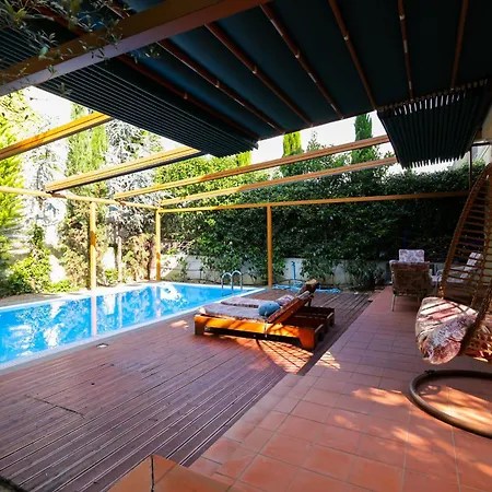 Pool And Retreat 빌라 티라나
