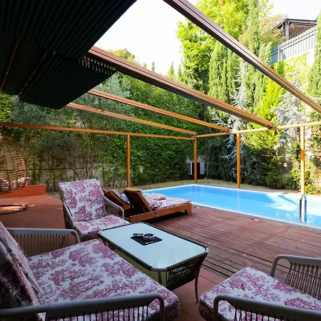 Willa Pool And Retreat
