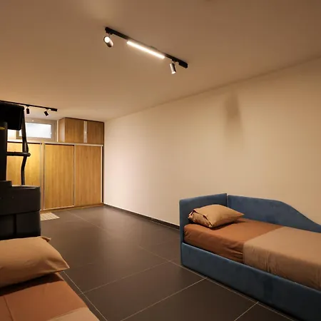 Pool And Retreat 빌라 티라나