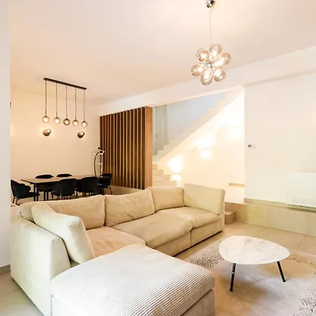 Pool And Retreat 빌라 티라나
