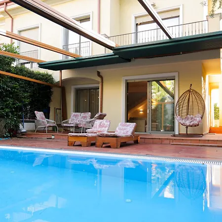 Pool And Retreat Willa